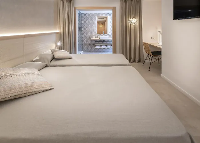 Alhambra Hotel 4*